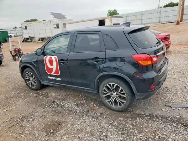 JA4AP3AU3KU024933 2019 MITSUBISHI OUTLANDER - Image 2