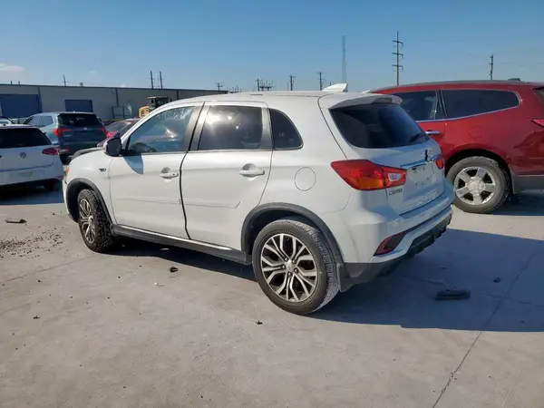 JA4AP3AU3KU033096 2019 MITSUBISHI OUTLANDER - Image 2