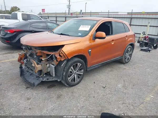 JA4AP3AU3LU012573 2020 MITSUBISHI OUTLANDER - Image 2