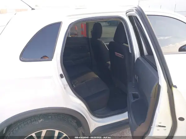 JA4AP3AU4GZ049219 2016 MITSUBISHI OUTLANDER - Image 8