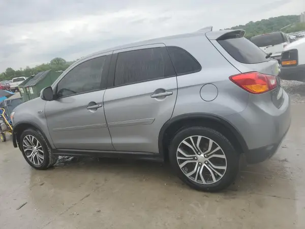 JA4AP3AU4HZ000555 2017 MITSUBISHI OUTLANDER - Image 2