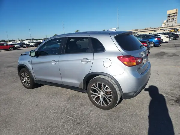JA4AP3AU4HZ001897 2017 MITSUBISHI OUTLANDER - Image 2