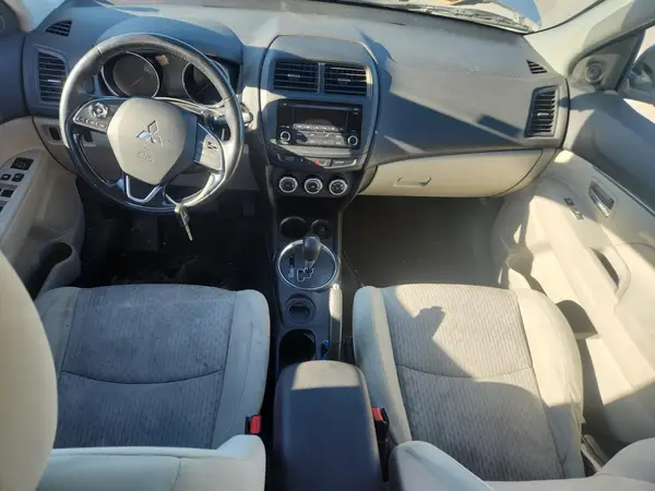 JA4AP3AU4HZ001897 2017 MITSUBISHI OUTLANDER - Image 8