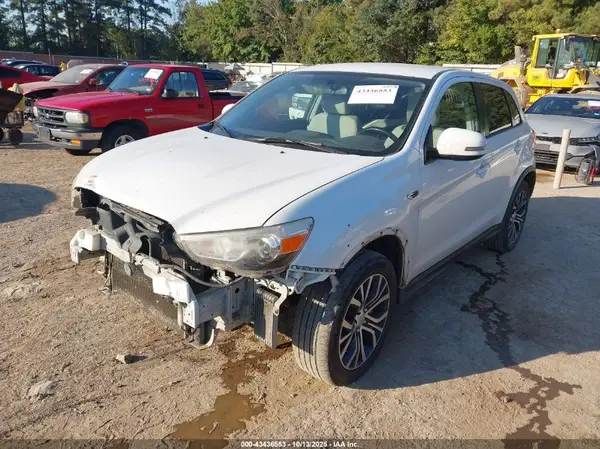 JA4AP3AU4HZ003617 2017 MITSUBISHI OUTLANDER - Image 2