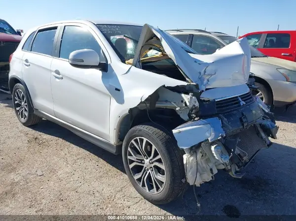 JA4AP3AU4HZ003911 2017 MITSUBISHI OUTLANDER - Image 1