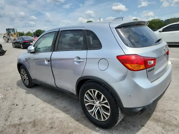 JA4AP3AU4HZ009398 2017 MITSUBISHI OUTLANDER - Image 2