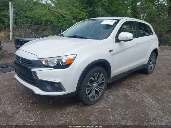 JA4AP3AU4HZ009806 2017 MITSUBISHI OUTLANDER - Image 2