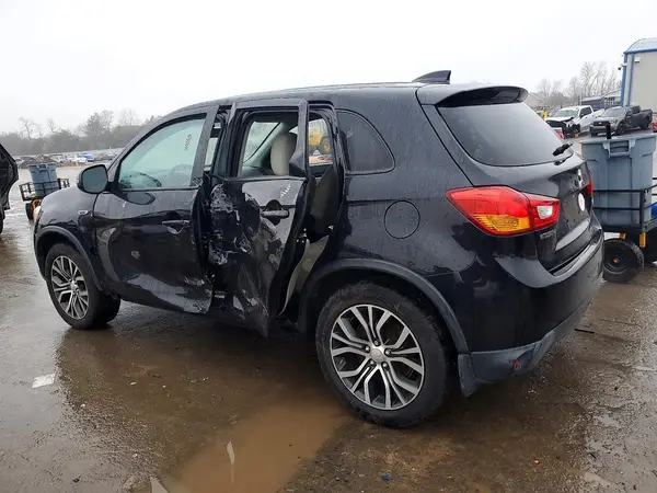 JA4AP3AU4HZ010048 2017 MITSUBISHI OUTLANDER - Image 2