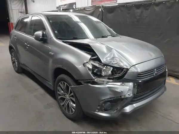 JA4AP3AU4HZ013323 2017 MITSUBISHI OUTLANDER - Image 1