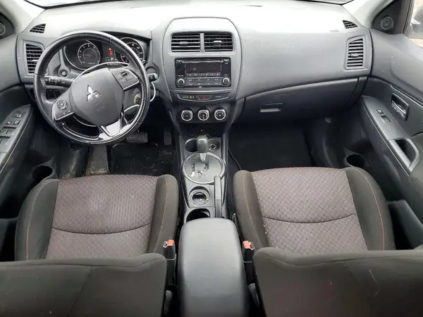 JA4AP3AU4HZ014214 2017 MITSUBISHI OUTLANDER - Image 8