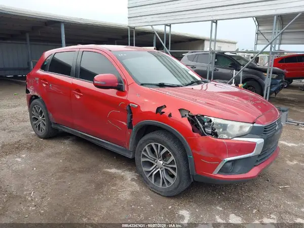 JA4AP3AU4HZ018652 2017 MITSUBISHI OUTLANDER - Image 1