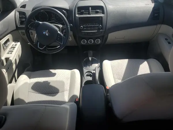 JA4AP3AU4HZ023849 2017 MITSUBISHI OUTLANDER - Image 8
