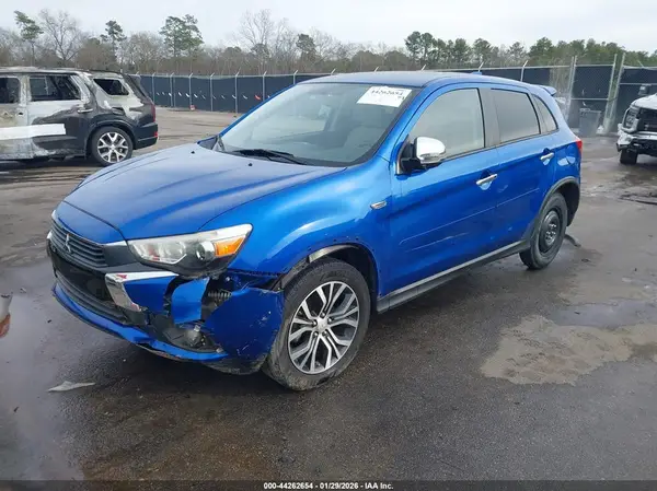 JA4AP3AU4HZ030588 2017 MITSUBISHI OUTLANDER - Image 2