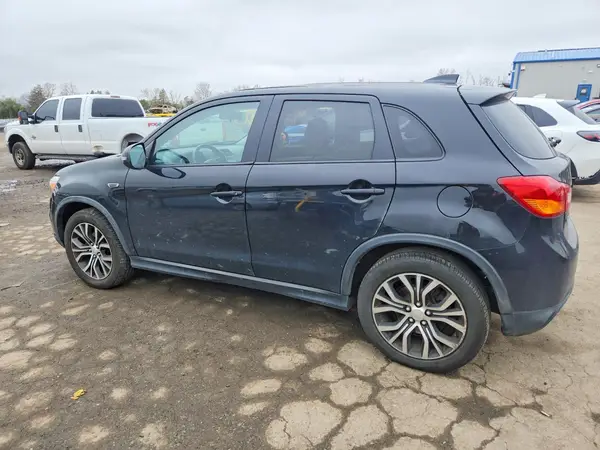 JA4AP3AU4HZ038240 2017 MITSUBISHI OUTLANDER - Image 2