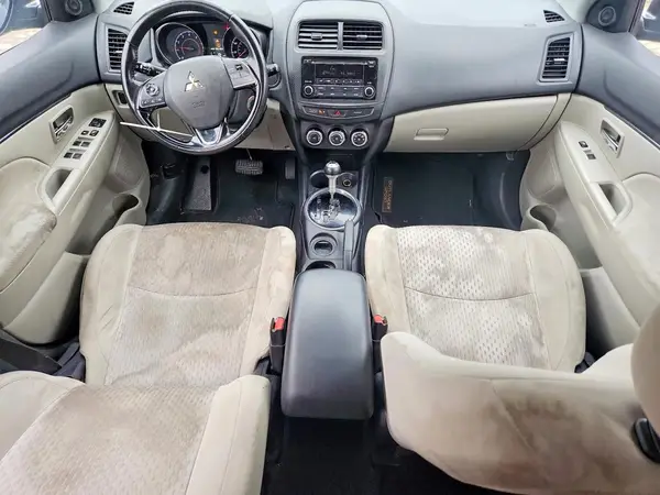 JA4AP3AU4HZ038240 2017 MITSUBISHI OUTLANDER - Image 8