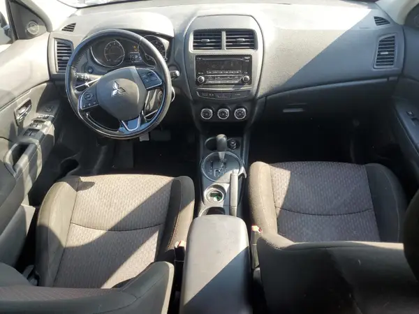 JA4AP3AU4HZ041025 2017 MITSUBISHI OUTLANDER - Image 8
