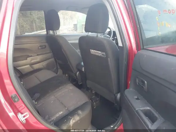 JA4AP3AU4HZ045513 2017 MITSUBISHI OUTLANDER - Image 8