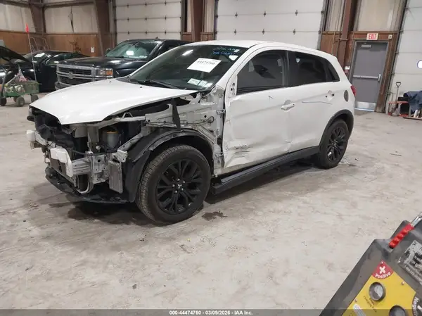JA4AP3AU4HZ045530 2017 MITSUBISHI OUTLANDER - Image 2