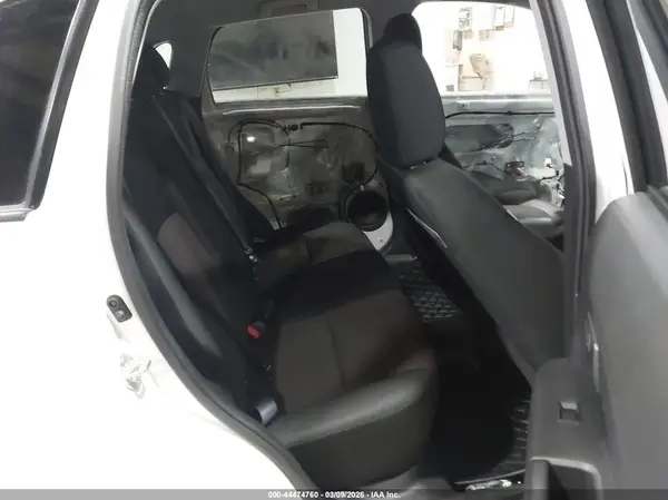 JA4AP3AU4HZ045530 2017 MITSUBISHI OUTLANDER - Image 8