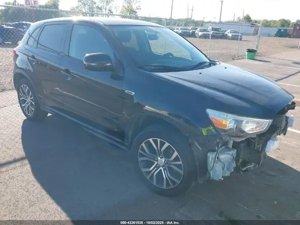 JA4AP3AU4HZ047388 2017 MITSUBISHI OUTLANDER - Image 1