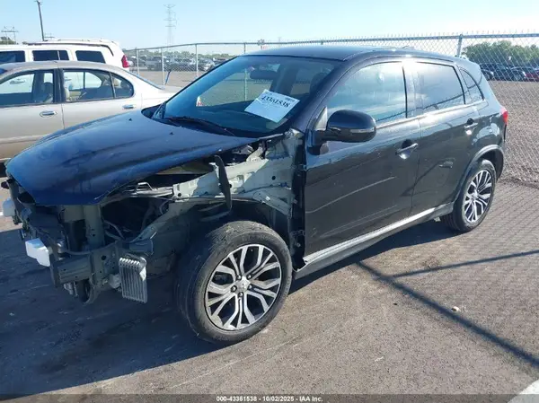 JA4AP3AU4HZ047388 2017 MITSUBISHI OUTLANDER - Image 2