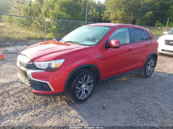 JA4AP3AU4HZ049562 2017 MITSUBISHI OUTLANDER - Image 2