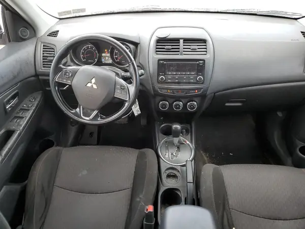 JA4AP3AU4HZ064160 2017 MITSUBISHI OUTLANDER - Image 8
