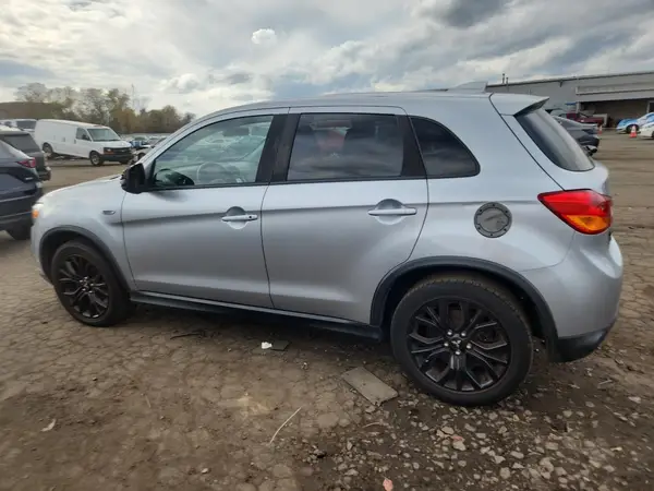 JA4AP3AU4HZ066796 2017 MITSUBISHI OUTLANDER - Image 2