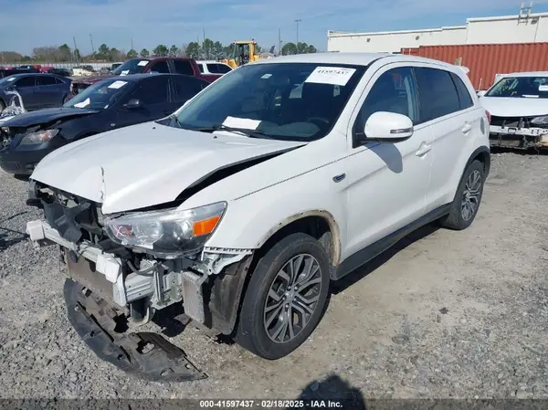 JA4AP3AU4HZ069083 2017 MITSUBISHI OUTLANDER - Image 2