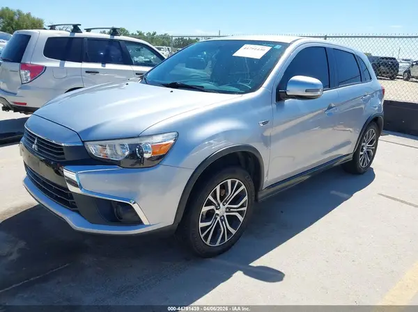 JA4AP3AU4HZ069732 2017 MITSUBISHI OUTLANDER - Image 2