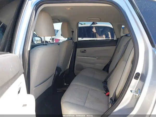 JA4AP3AU4HZ069732 2017 MITSUBISHI OUTLANDER - Image 8
