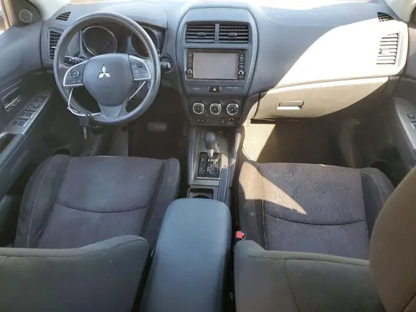 JA4AP3AU4JU001725 2018 MITSUBISHI OUTLANDER - Image 8