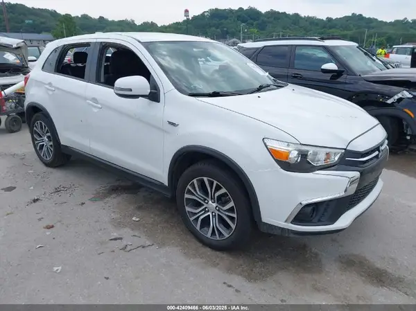 JA4AP3AU4JU005869 2018 MITSUBISHI OUTLANDER - Image 1
