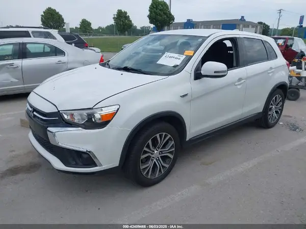 JA4AP3AU4JU005869 2018 MITSUBISHI OUTLANDER - Image 2