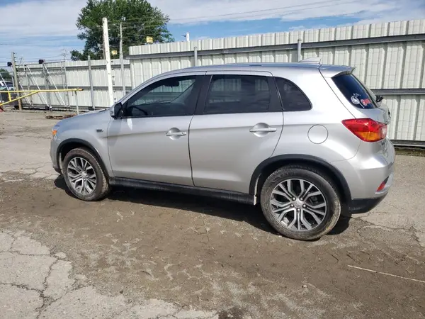 JA4AP3AU4JU009579 2018 MITSUBISHI OUTLANDER - Image 2