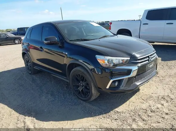 JA4AP3AU4JU012627 2018 MITSUBISHI OUTLANDER - Image 1