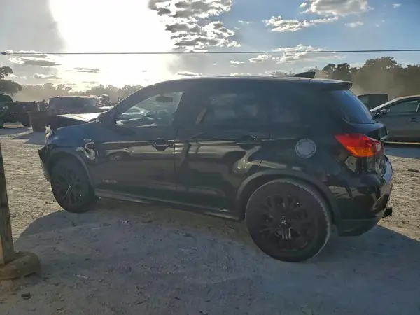 JA4AP3AU4JU014359 2018 MITSUBISHI OUTLANDER - Image 2
