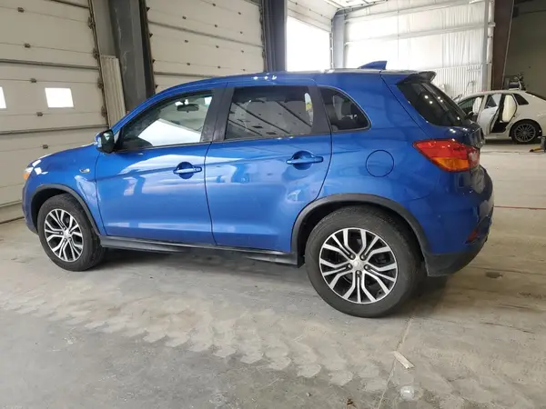 JA4AP3AU4JU016953 2018 MITSUBISHI OUTLANDER - Image 2