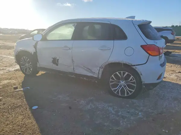JA4AP3AU4JU017102 2018 MITSUBISHI OUTLANDER - Image 2