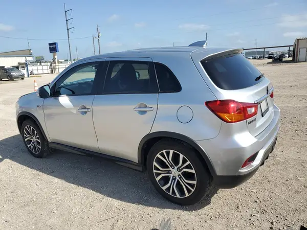 JA4AP3AU4JU018167 2018 MITSUBISHI OUTLANDER - Image 2