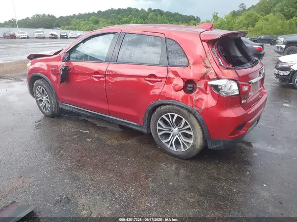 JA4AP3AU4JU019593 2018 MITSUBISHI OUTLANDER - Image 2