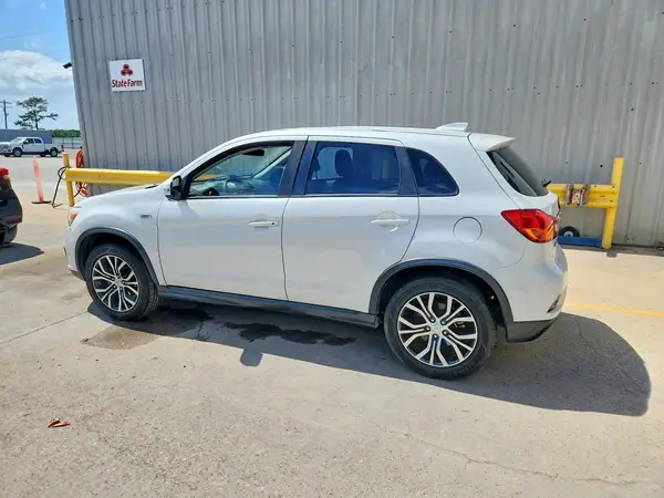 JA4AP3AU4JU020114 2018 MITSUBISHI OUTLANDER - Image 2