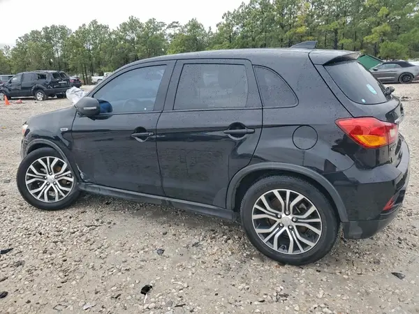 JA4AP3AU4JU021120 2018 MITSUBISHI OUTLANDER - Image 2