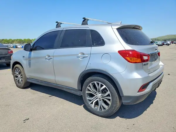 JA4AP3AU4JU021800 2018 MITSUBISHI OUTLANDER - Image 2
