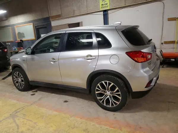 JA4AP3AU4JU023045 2018 MITSUBISHI OUTLANDER - Image 2
