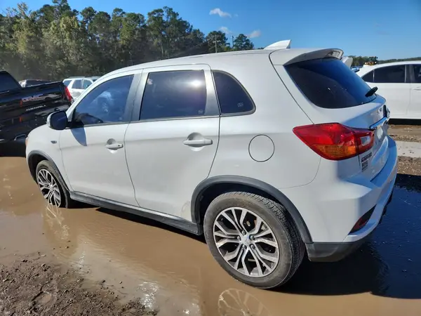 JA4AP3AU4JU023899 2018 MITSUBISHI OUTLANDER - Image 2