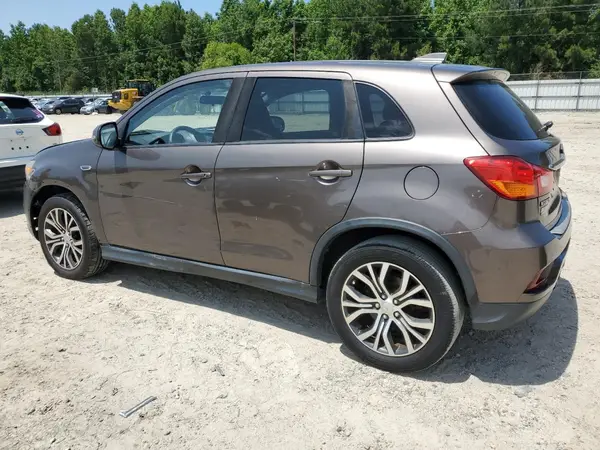 JA4AP3AU4JU024325 2018 MITSUBISHI OUTLANDER - Image 2