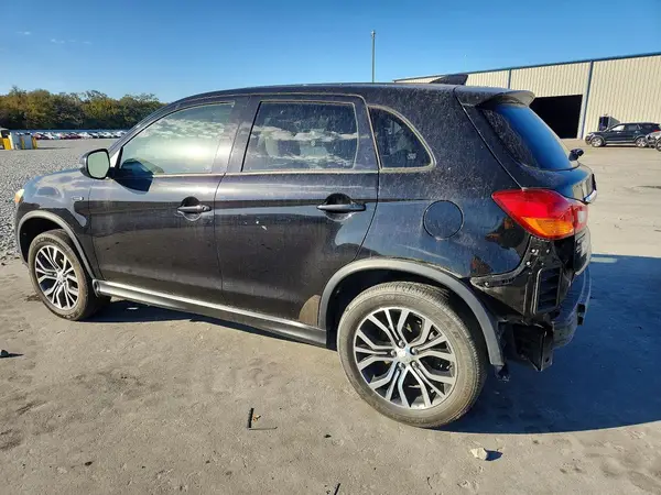 JA4AP3AU4JU024387 2018 MITSUBISHI OUTLANDER - Image 2