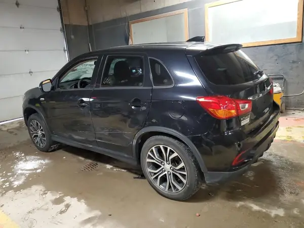 JA4AP3AU4JZ000772 2018 MITSUBISHI OUTLANDER - Image 2
