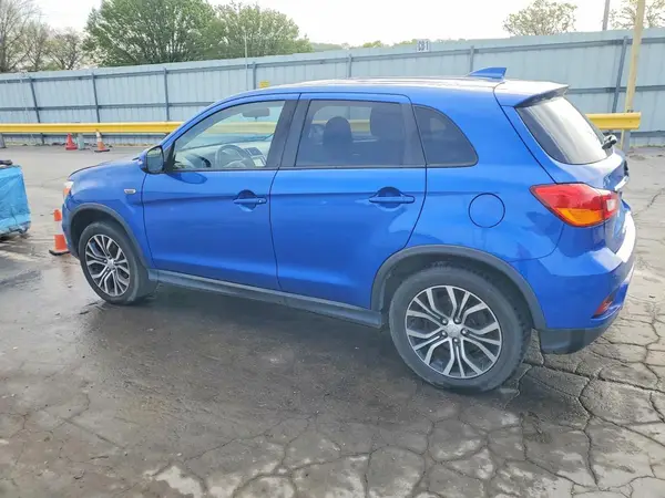 JA4AP3AU4JZ003770 2018 MITSUBISHI OUTLANDER - Image 2